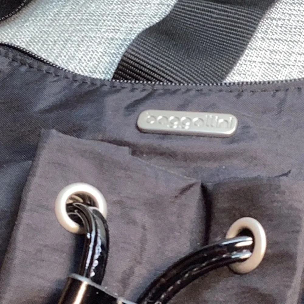 Baggalini black crossbody - Picture 3 of 16